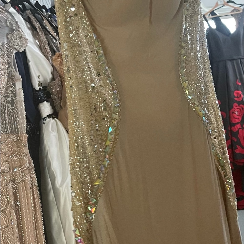 Dresses - Picture 2 of 4